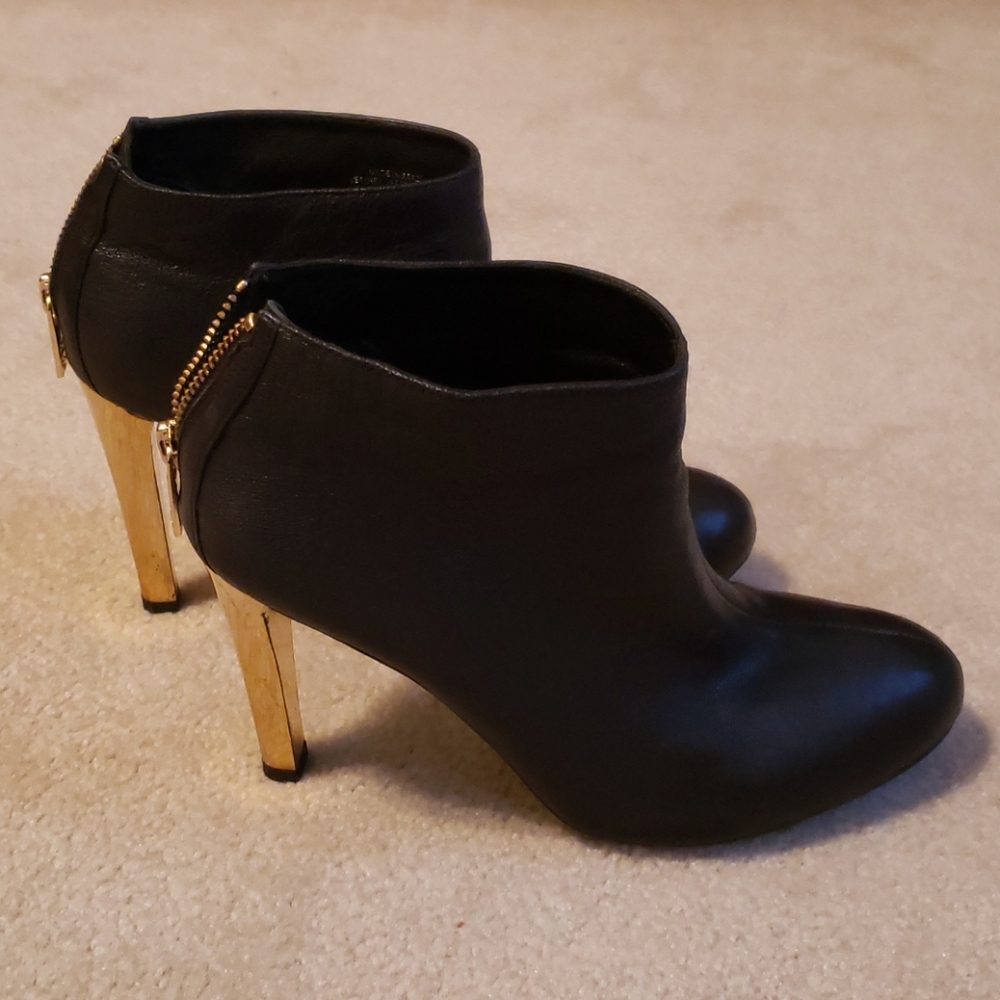 Tory Burch booties with gold heel SZ 7.5